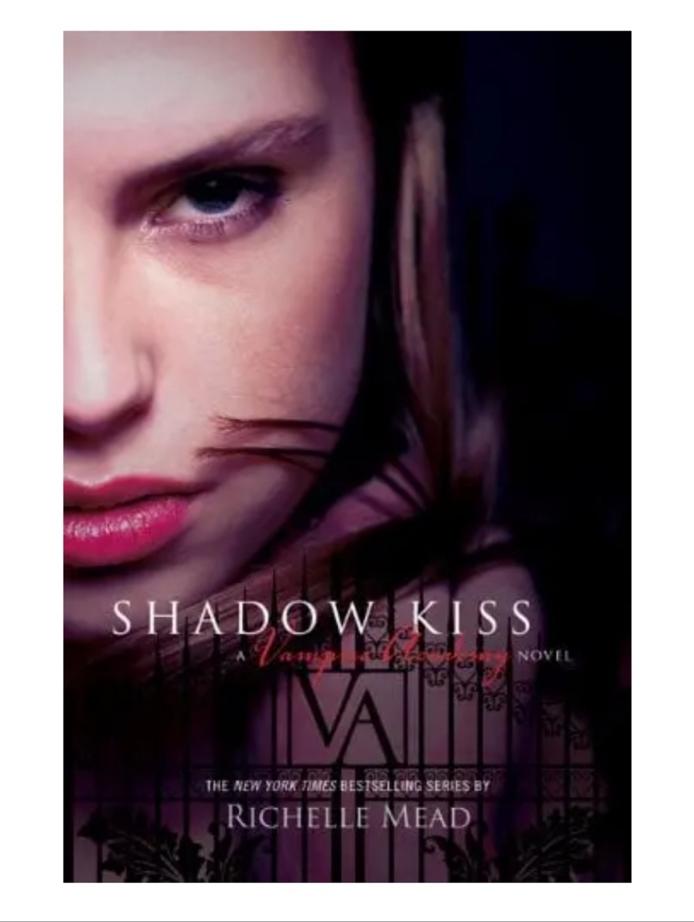 Shadow Kiss by Richelle Mead - Softcover